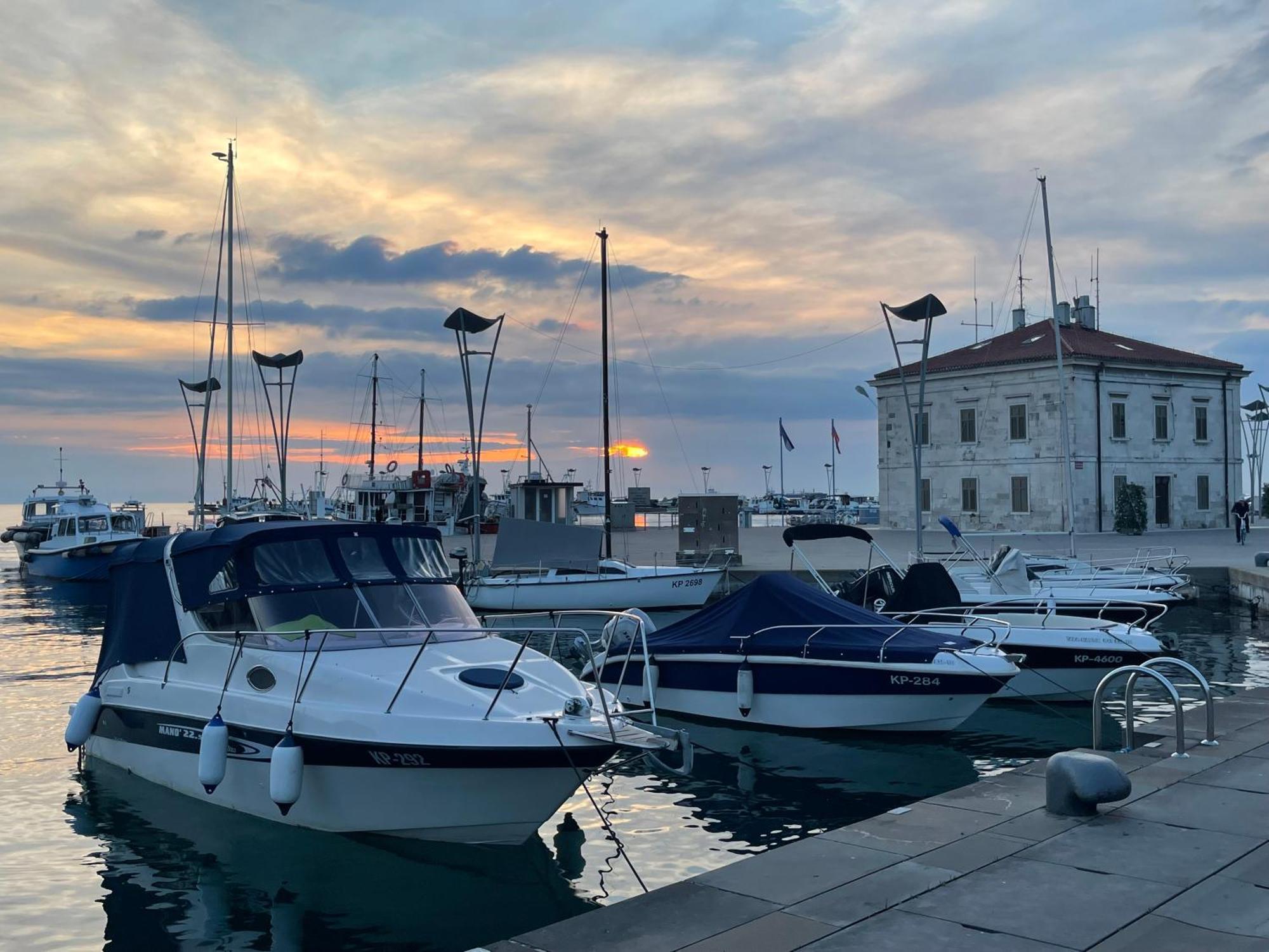 Sunset Residence Koper & Free Parking Garage Exterior photo
